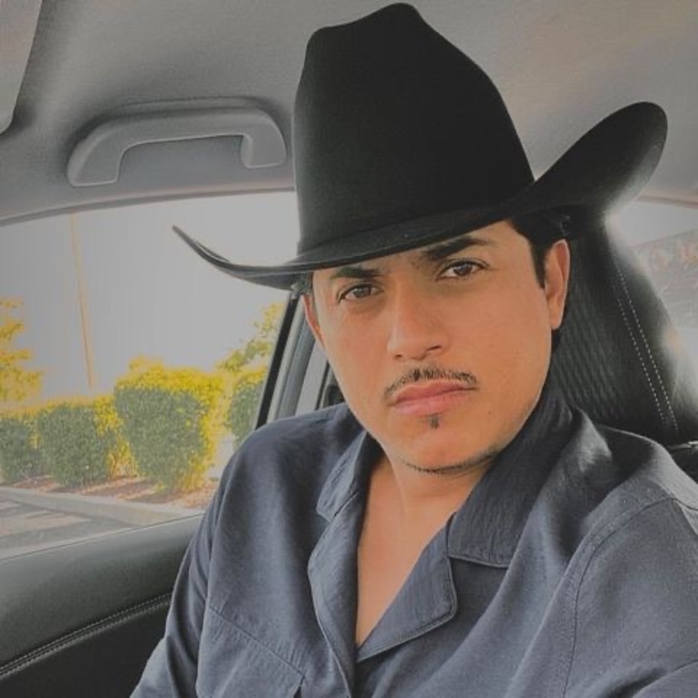 Meet your Posher, Luis javier